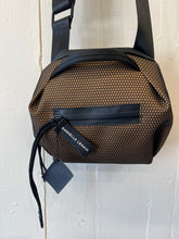 Load image into Gallery viewer, Vegan Crossbody Camerabag
