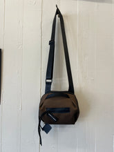 Load image into Gallery viewer, Vegan Crossbody Camerabag
