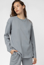 Load image into Gallery viewer, Women&#39;s Essential Long Sleeve Cotton Knit Tee
